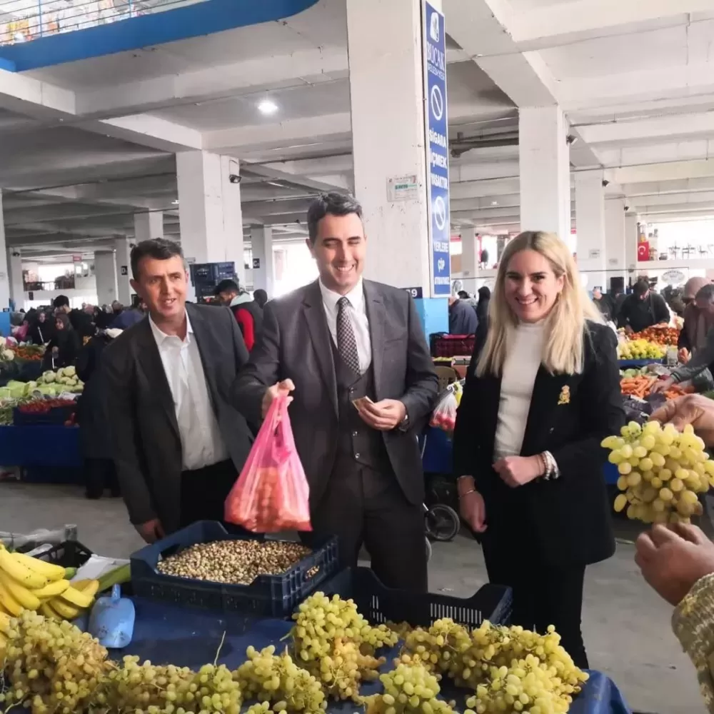 Kaymakam Can Kazım Kuruca Semt Pazarında esnafla buluştu