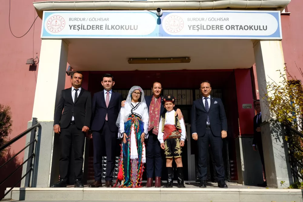 Vali Bilgihan, Gölhisar’daki köy ve okulda incelemelerde bulundu