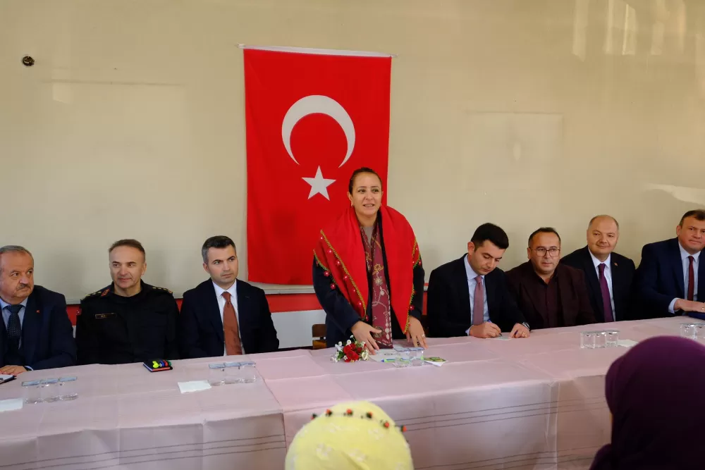 Vali Bilgihan, Gölhisar’daki köy ve okulda incelemelerde bulundu