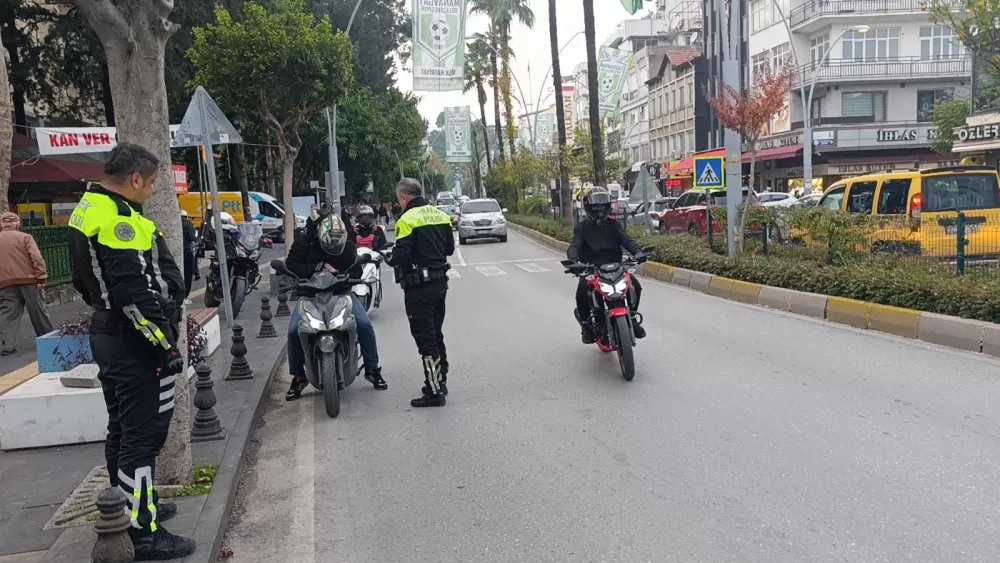 Manavgat'ta motosikletlilerin kask ve eldiven kullanım oranı yüzde 90