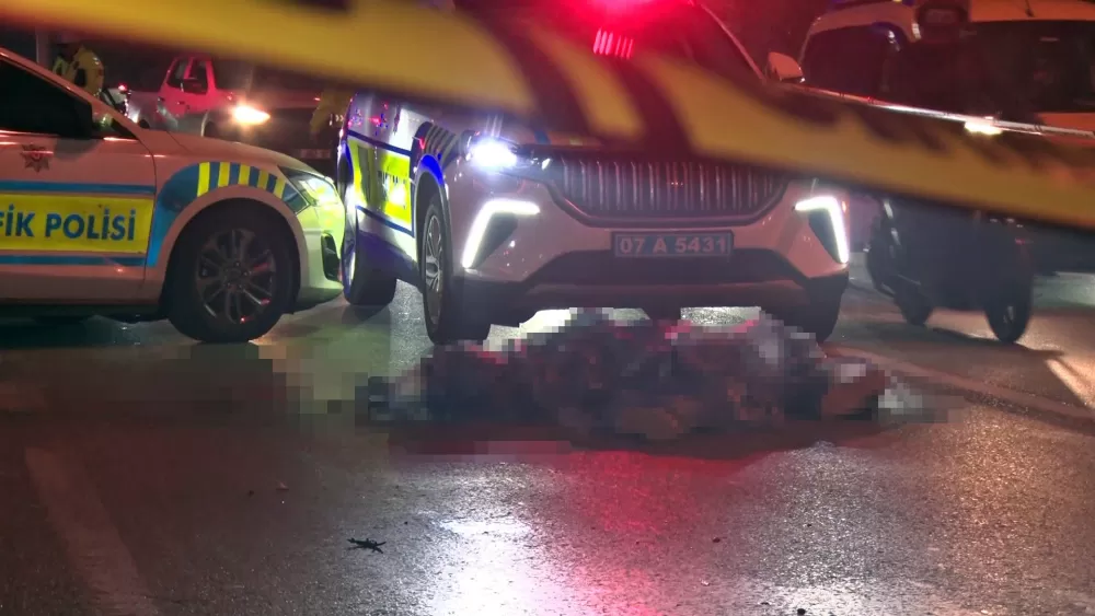 Antalya'da Gecenin acı Olayı Kamyon ile çarpışan 17 Yaşındaki genç Motor sürücüsü öldü