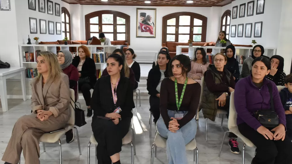Zübeyde Hanım Kadın Eğitim ve Sosyal Tesisi'nde kadın sağlığı konuşuldu