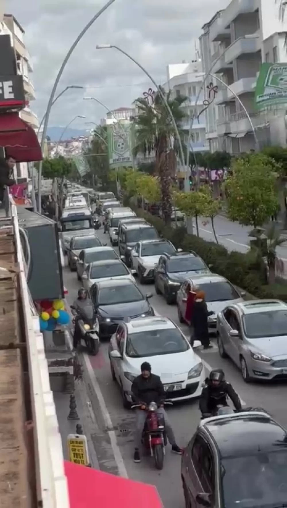 Ters yönden gelen motosiklete otomobil çarptı: 1 yaralı