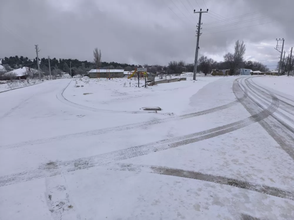 Afyonkarahisar'ın yüksek kesimlerinde kar etkisini gösterdi