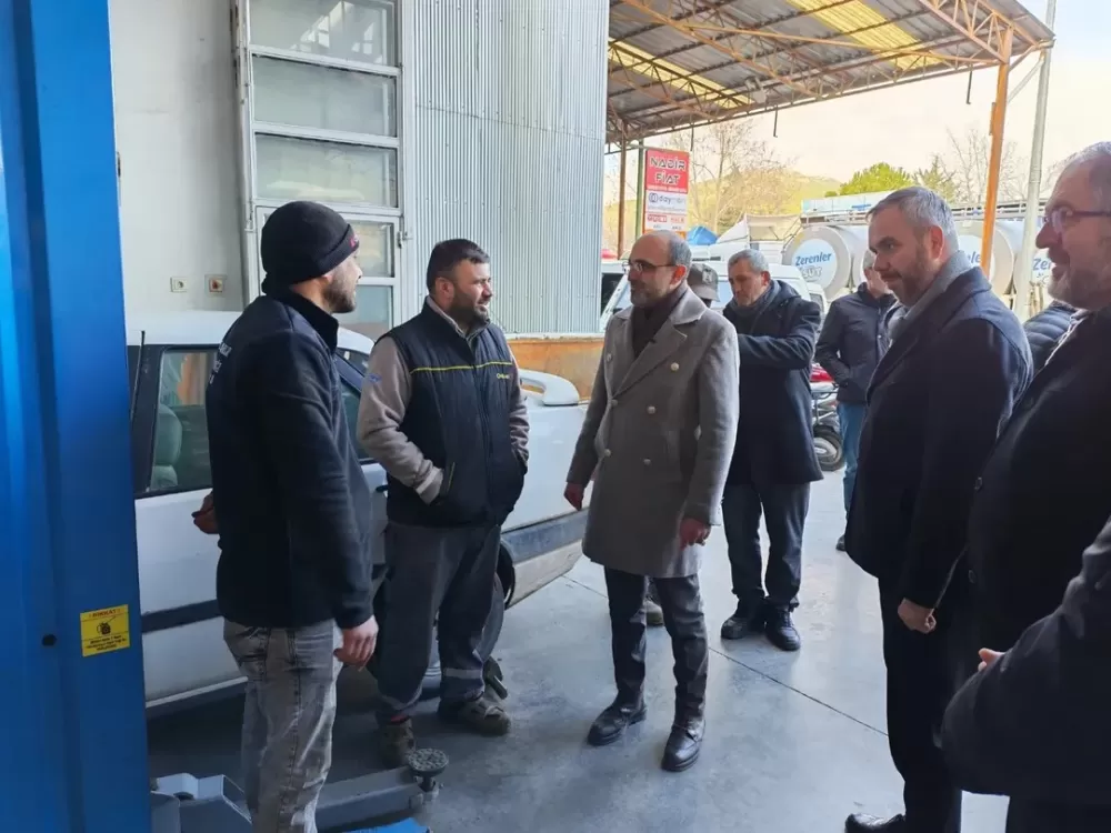 AK Parti Bucak sanayi esnafıyla buluştu 'Bizim vizyonumuzda üretim var'