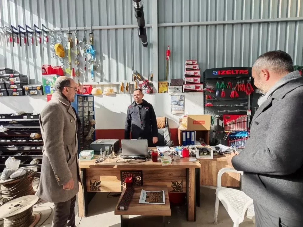 AK Parti Bucak sanayi esnafıyla buluştu 'Bizim vizyonumuzda üretim var'