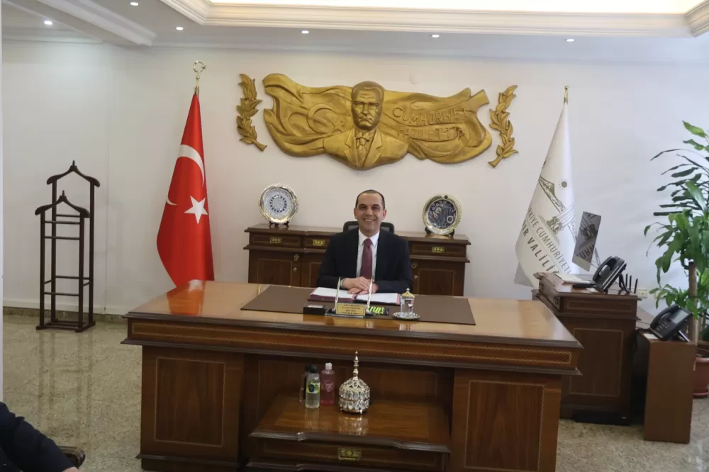 'Efendi değil, hizmetkar' Vali Taşolar Iğdır’da mesaiye başladı