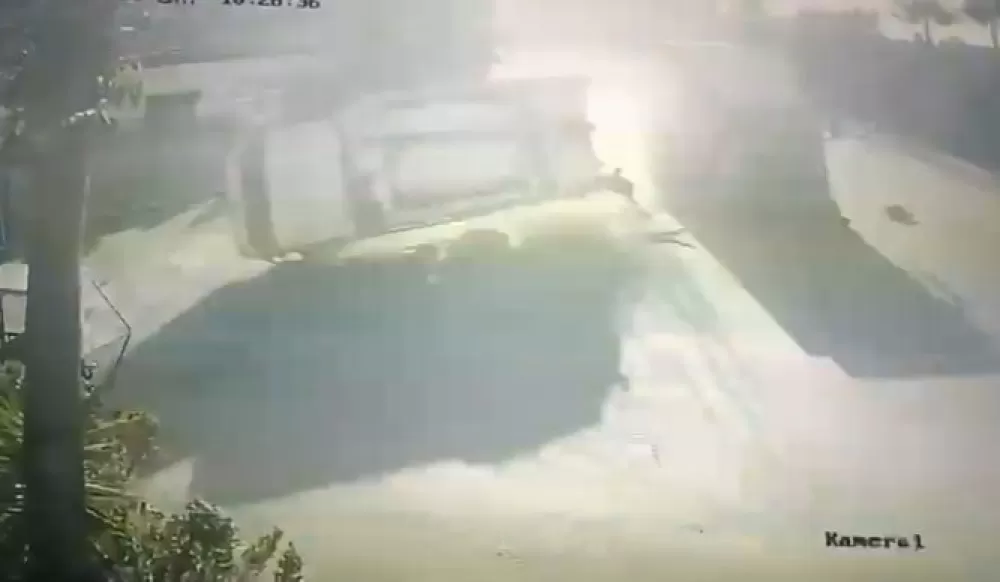 Antalya'da D-400’de feci kaza Çöp kamyonu devrildi, 1’i ağır 3 işçi yaralı