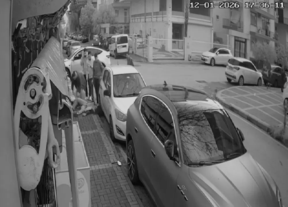 Antalya'da kavşakta feci kaza Motosikletli 2 kişi ağır yaralandı