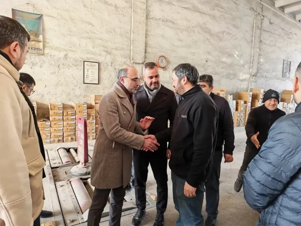 AK Parti Bucak sanayi esnafıyla buluştu 'Bizim vizyonumuzda üretim var'