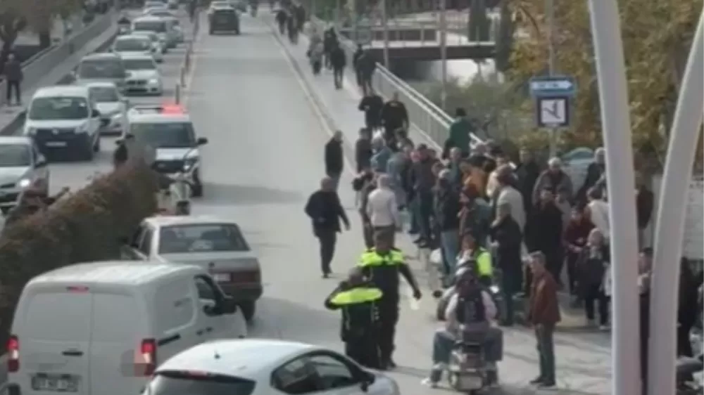 Ters yönden gelen motosiklete otomobil çarptı: 1 yaralı