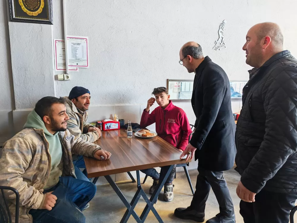 Karamanlı’da AK Parti çıkarması Esnafın talepleri dinlendi