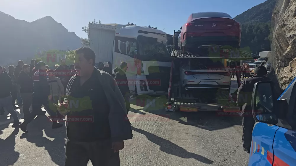 Isparta-Antalya Karayolunda tırlar çarpıştı!