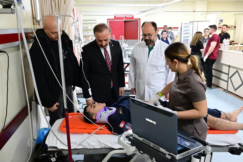 Vali Erin olay yerinde Isparta-Burdur karayolunda cezaevi aracı devrildi