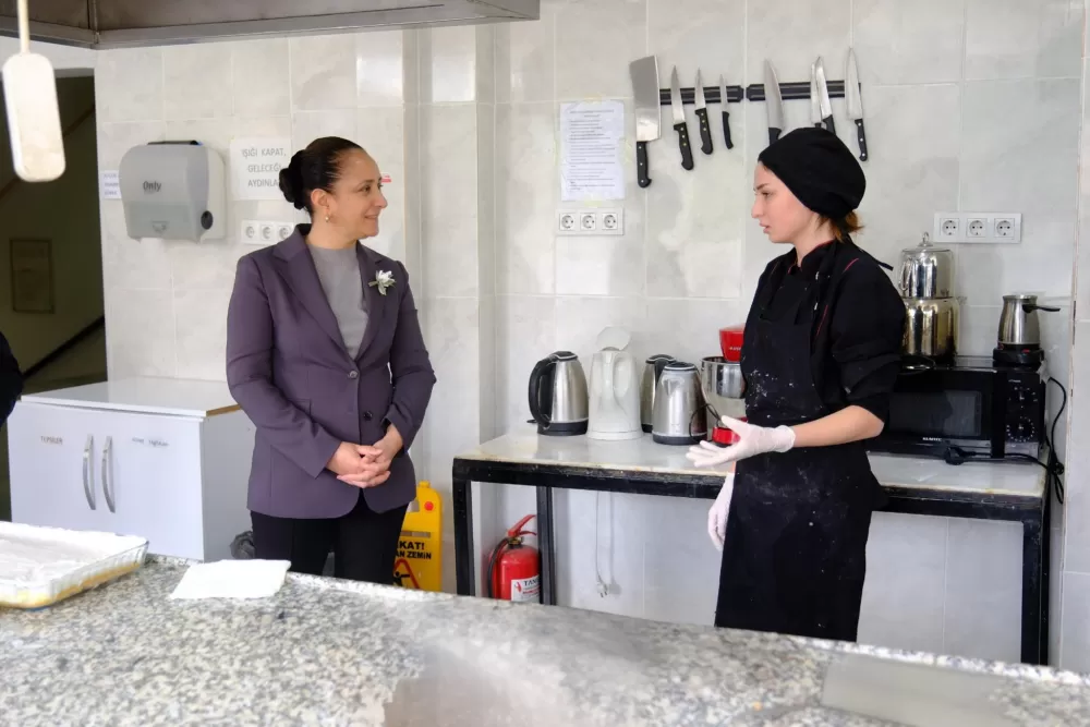 Vali Bilgihan’dan eğitim mesaisi Sınıf ve atölyeleri inceledi