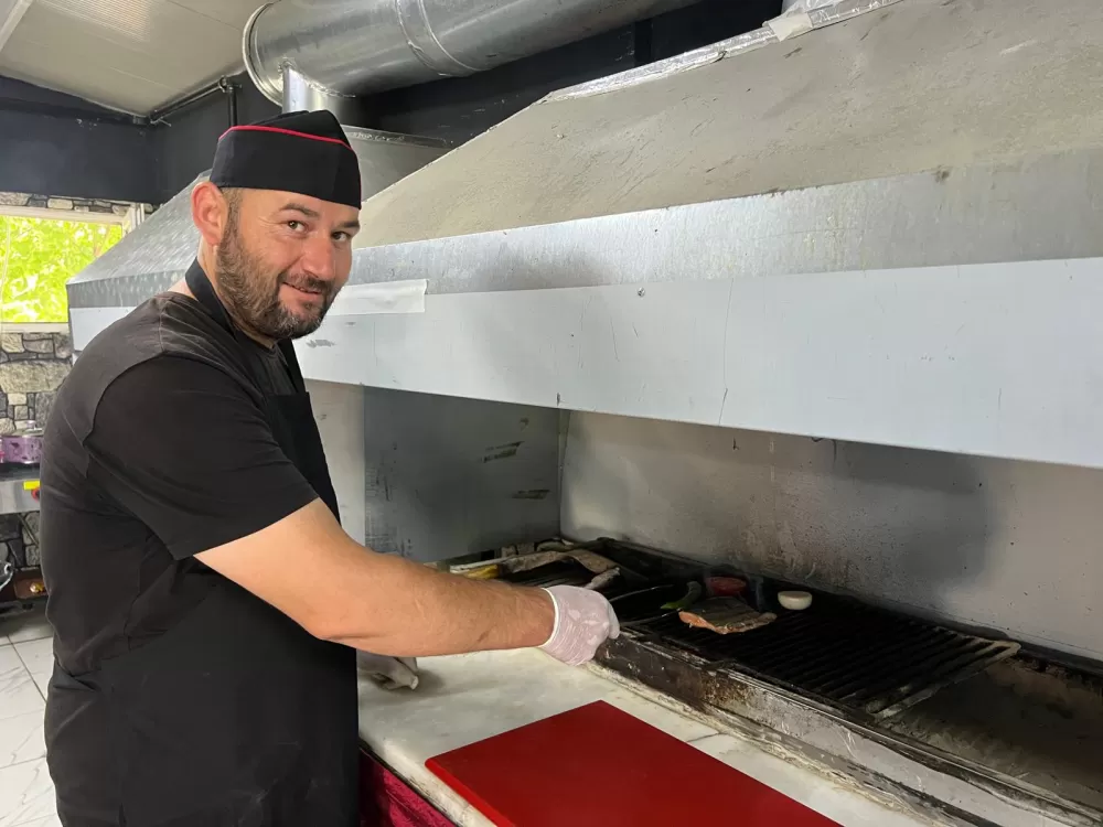 Kemal Usta dur diyene kadar bitmez! Mezeleriyle 1 kilo hamsi 500 TL