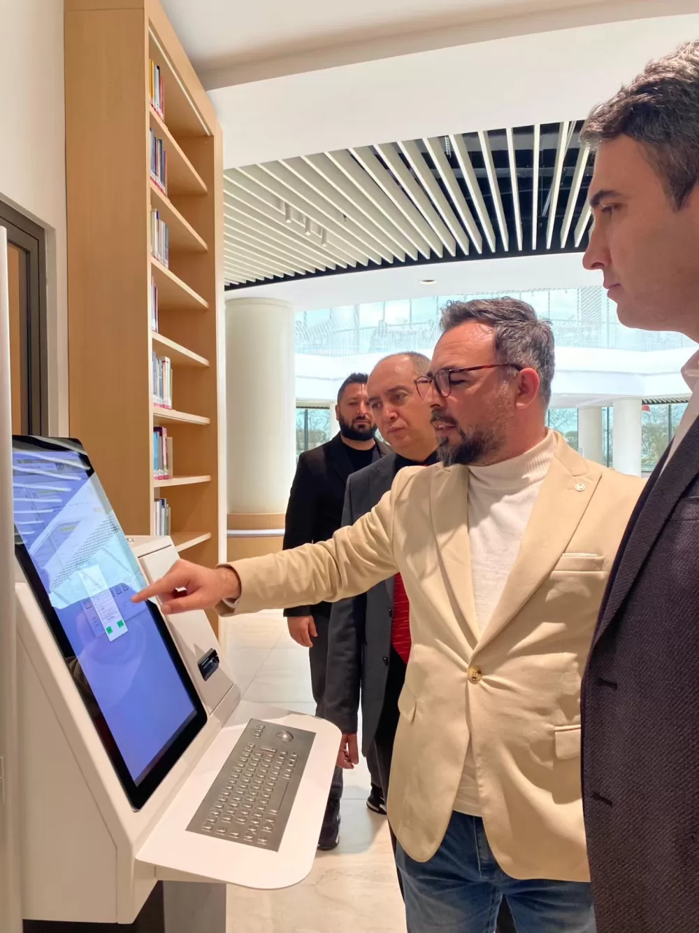 Bucak’a modern kütüphane için Antalya modeli Heyet Dokumapark’ı inceledi