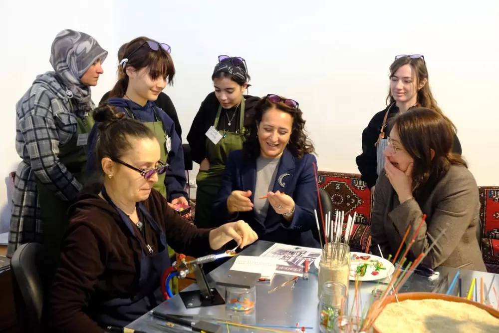 Burdur’da cam sanatı kadın istihdamıyla buluşuyor