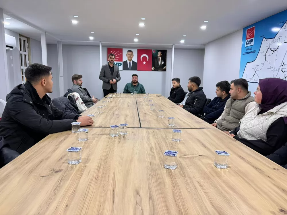 Bucak'ta gençlik buluşması CHP’li gençler yol haritasını belirledi