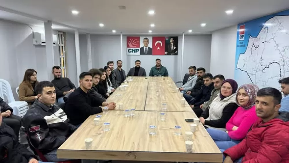 Bucak'ta gençlik buluşması CHP’li gençler yol haritasını belirledi