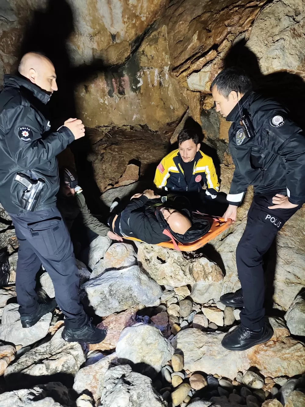 Antalya'da sarp kayalıklara düştü! İtfaiye ve AFAD seferber oldu