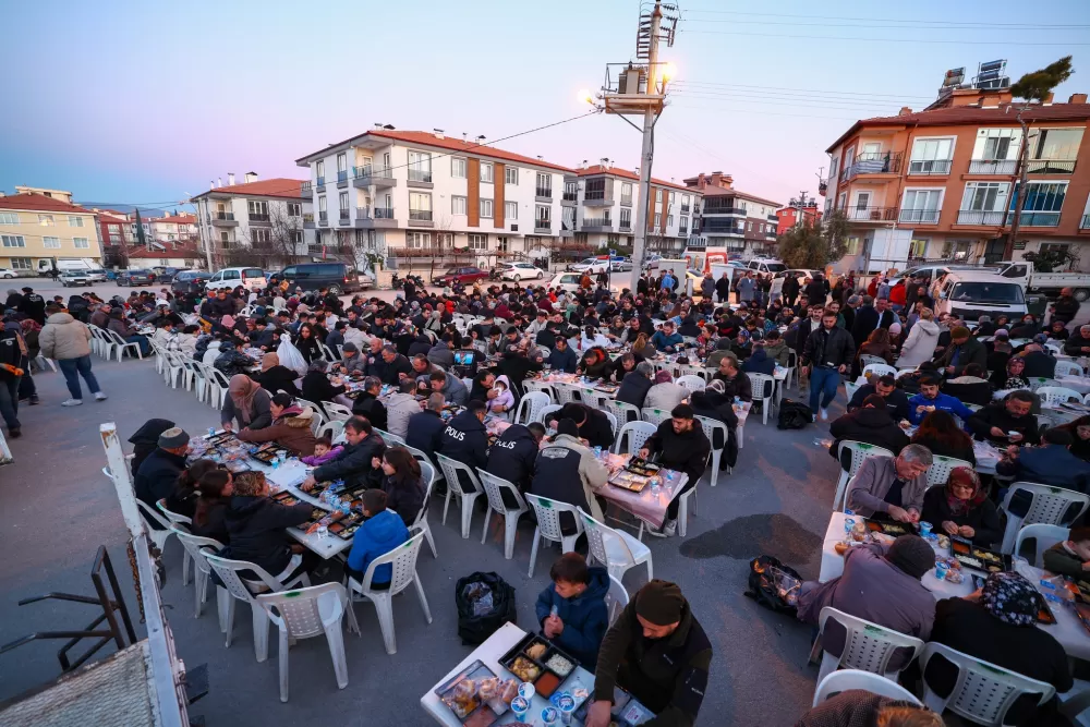 Burdur'da gönül sofrası Başkan Ercengiz mahalle sakinleriyle buluştu