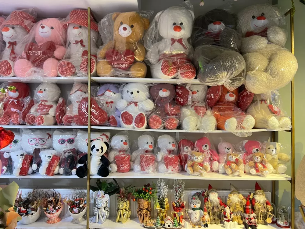 Kelimelerin sustuğu yerde Miraç Çiçekçilik konuşuyor! Bu 14 Şubat’ta mutluluğu hediye edin