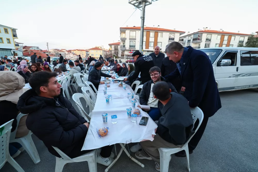 Burdur'da gönül sofrası Başkan Ercengiz mahalle sakinleriyle buluştu
