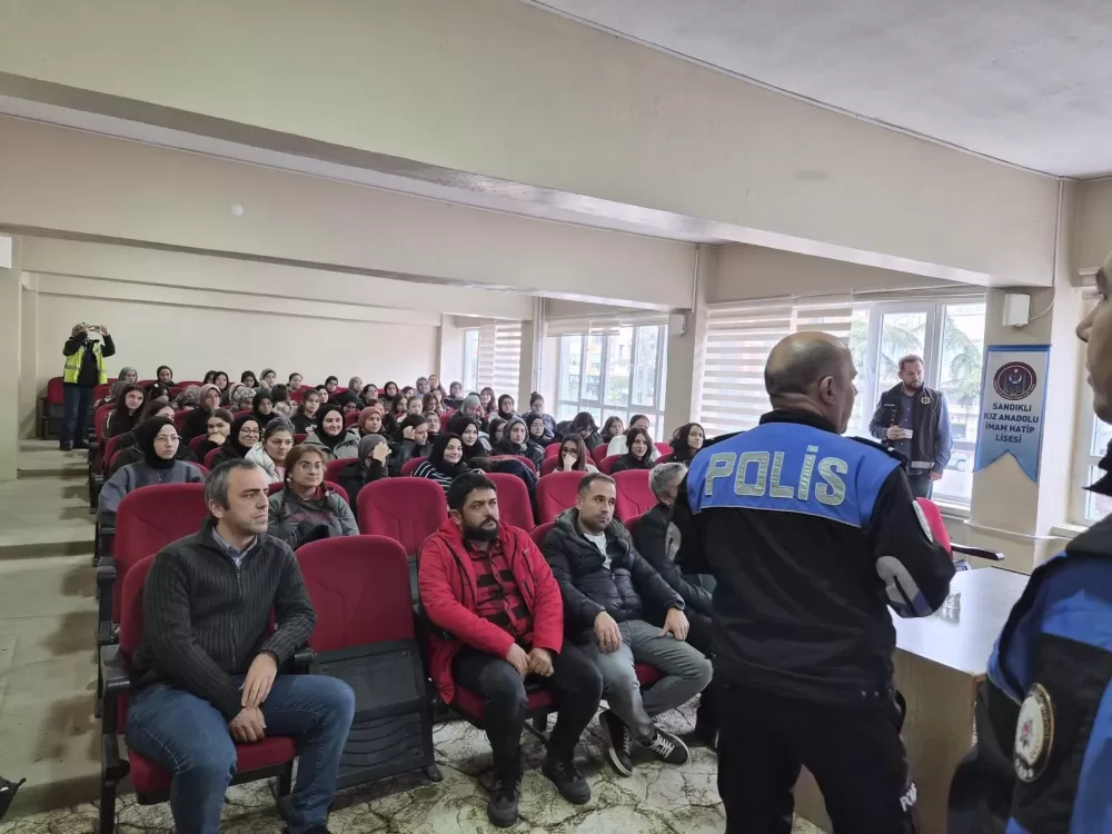 Polisten lise öğrencilerine yönelik eğitim