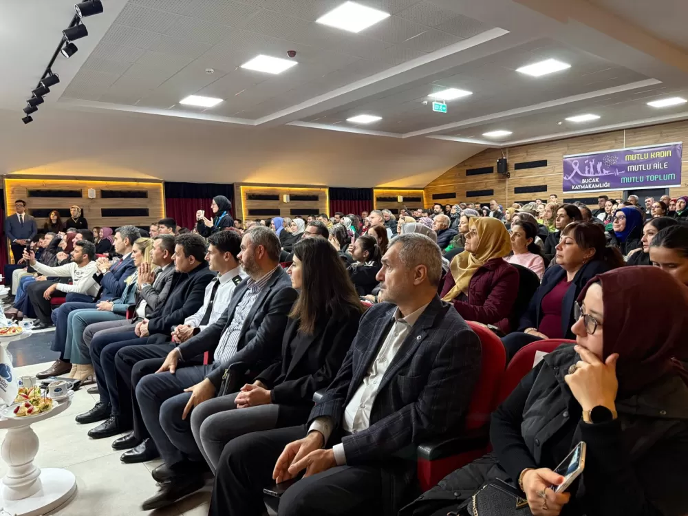 Bucak'ta “Dijital Aile” semineri yoğun katılımla gerçekleştirildi