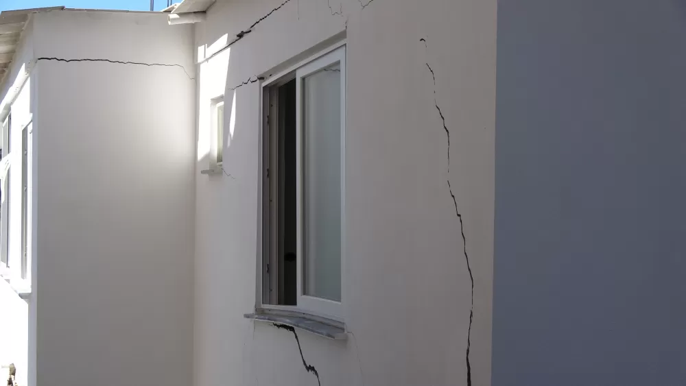 Antalya'da heyelan riski 3 bina tahliye edildi, sokak trafiğe kapatıldı