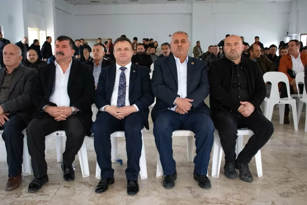 Karamanlı'da cemiyet başkanını seçti! Başkan Gökbayrak güven tazeledi