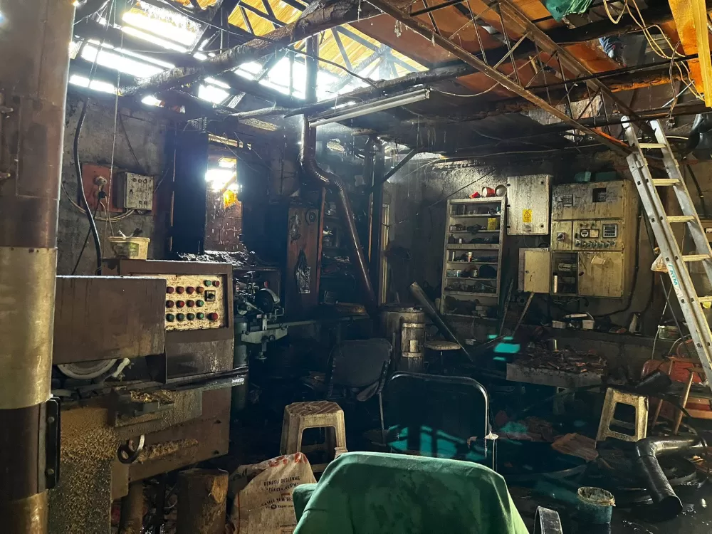 Gölhisar'da doğrama atölyesinde yangın! Ekipler seferber oldu