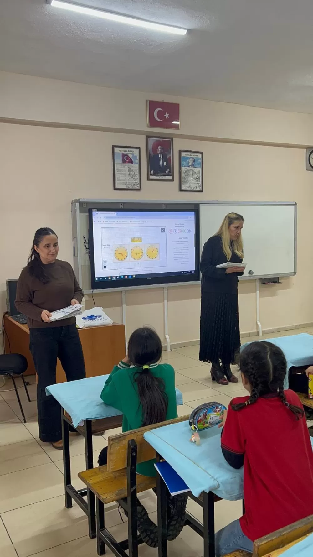 Bucak’ta öğrencilere dijital mola 'Kucaklaşma Zamanı' Çamlık'ta