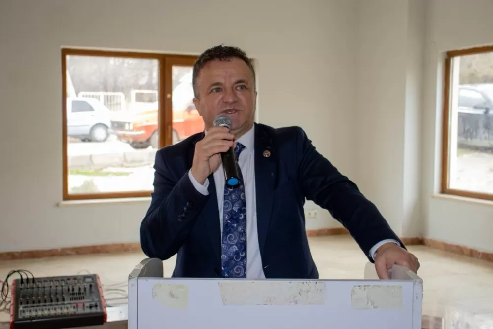 Karamanlı'da cemiyet başkanını seçti! Başkan Gökbayrak güven tazeledi