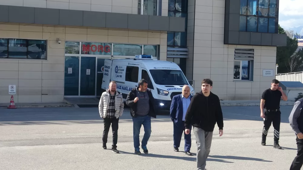 Antalya'da Ramazan'ın ilk günü  teravih namazına giderken çarpılan Kadın hayatını kaybetti