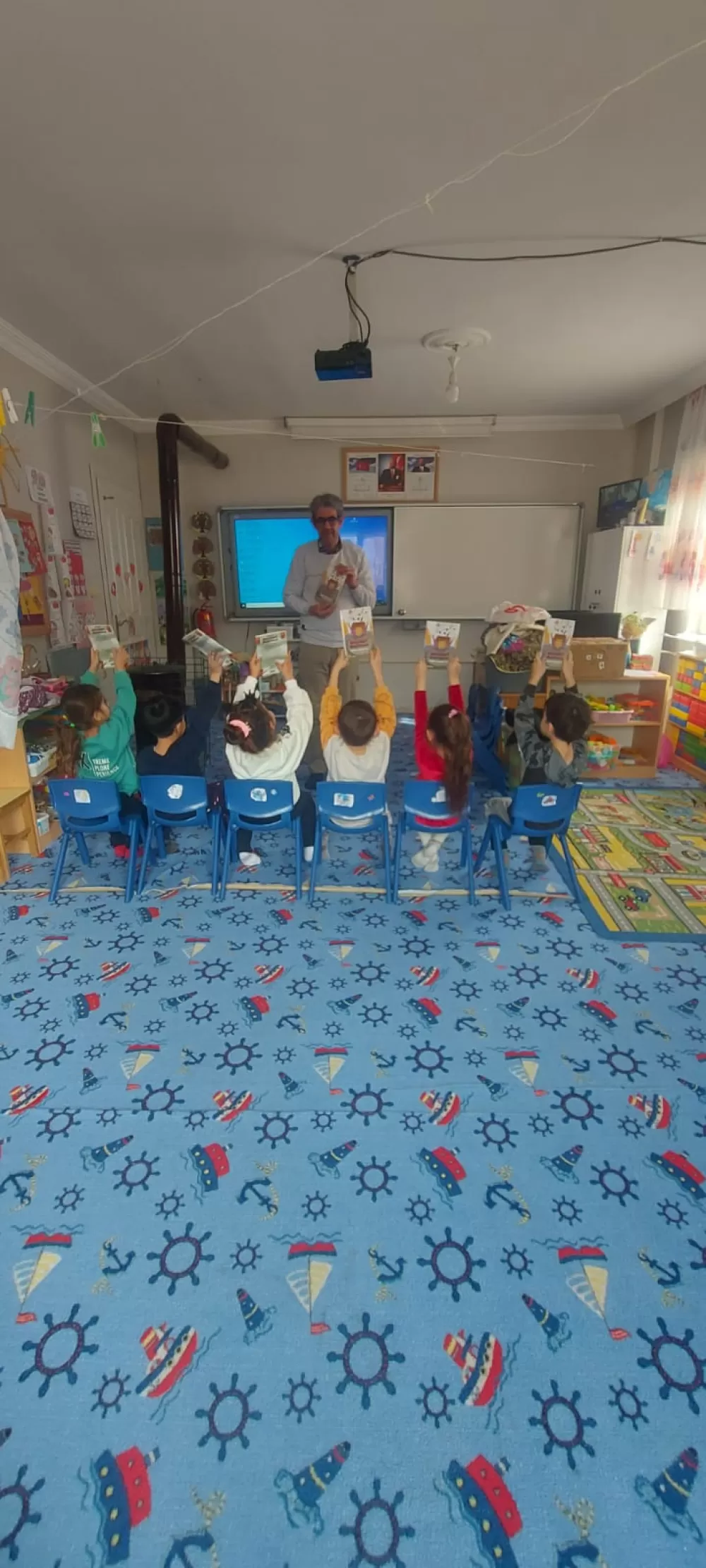 Şair Yıldız’dan minik yüreklere kitap seferberliği