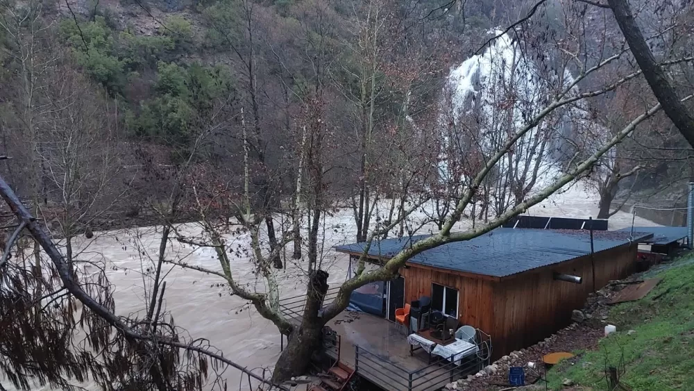 Gündoğmuş'ta sağanak, Uçansu Şelalesi'ni coşturdu