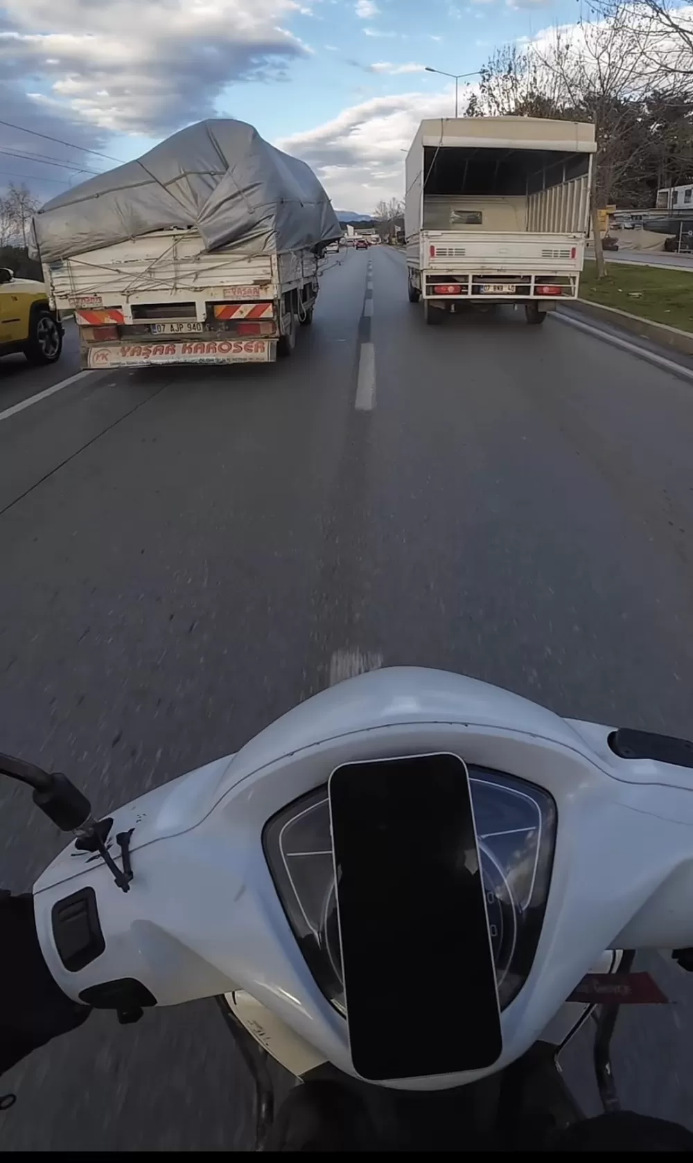 Antalya'da faciadan dönülen o anlar kamerada Motokurye ölümle burun buruna geldi