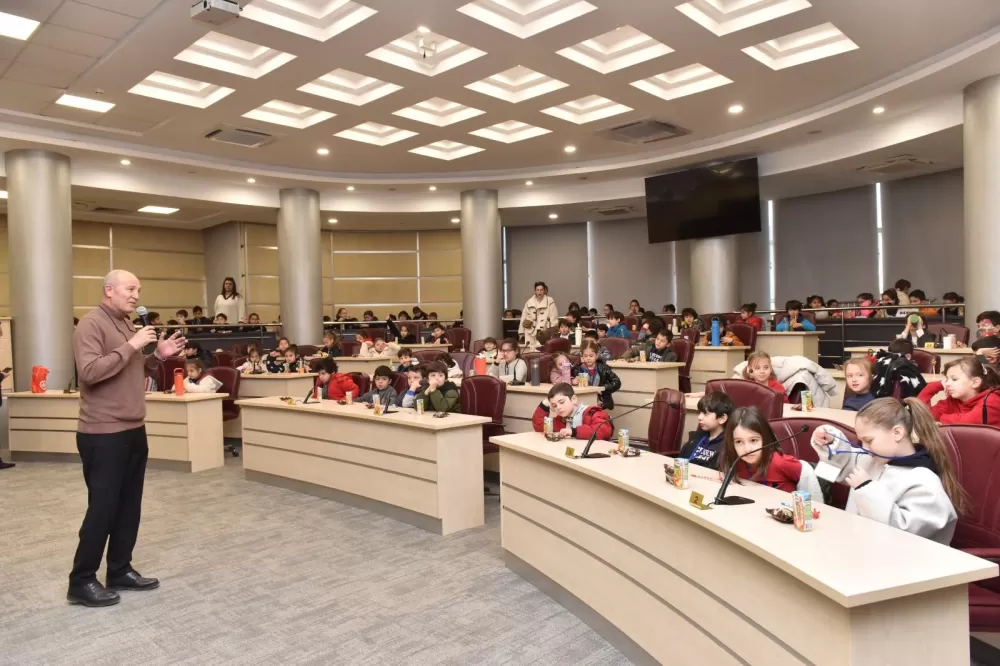 Minik öğrencilerden Kepez Belediyesinde 'Yönetim' mesaisi