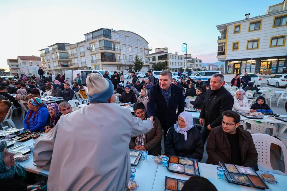 Burdur'da gönül sofrası Başkan Ercengiz mahalle sakinleriyle buluştu