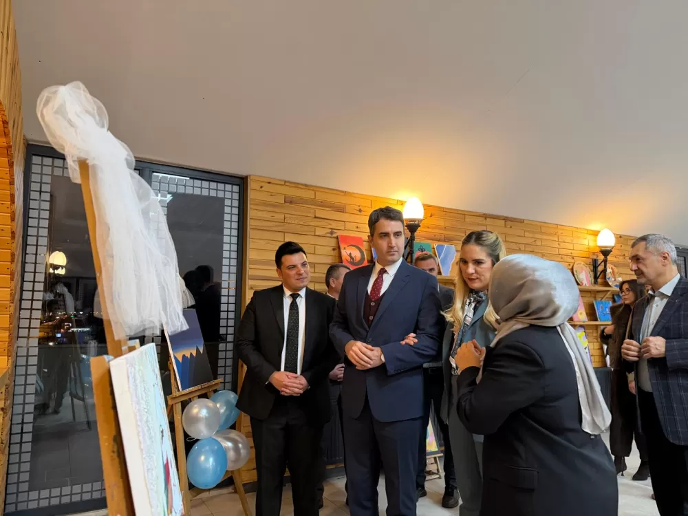 Bucak'ta “Dijital Aile” semineri yoğun katılımla gerçekleştirildi