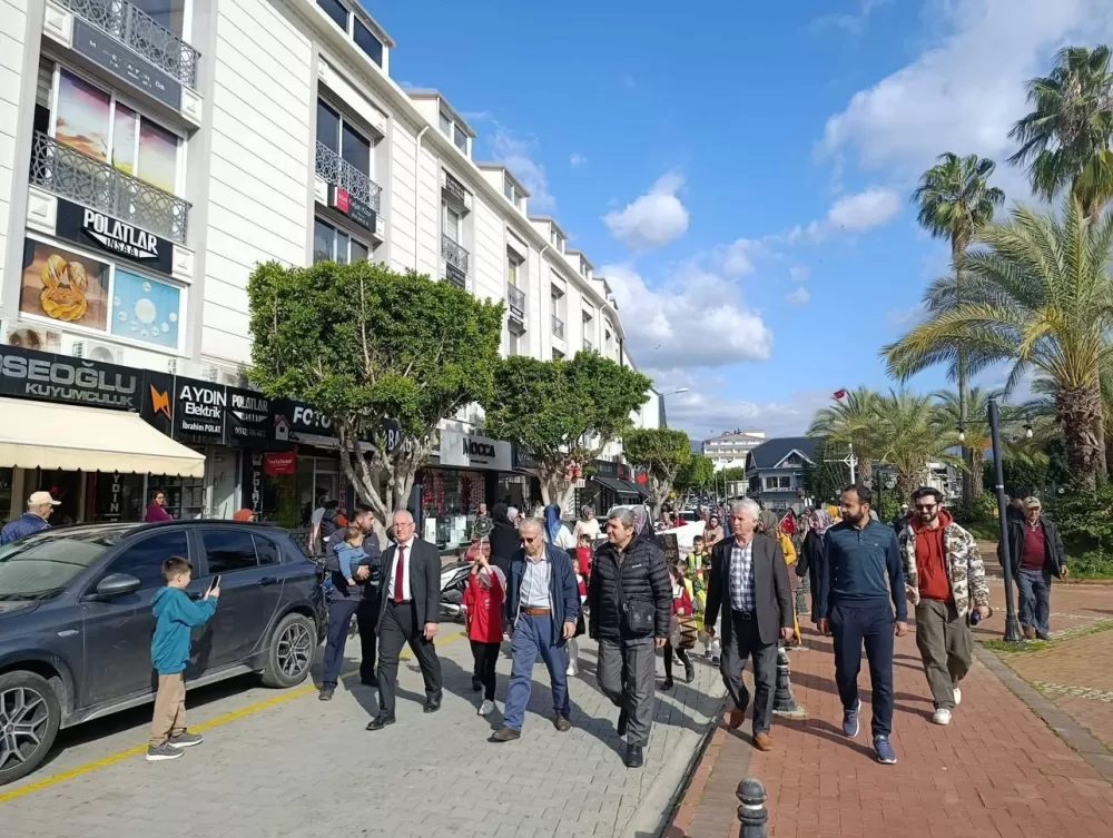 Antalya Gazipaşa'da Minikler Ramazan davullarıyla renkli görüntüler oluşturdu