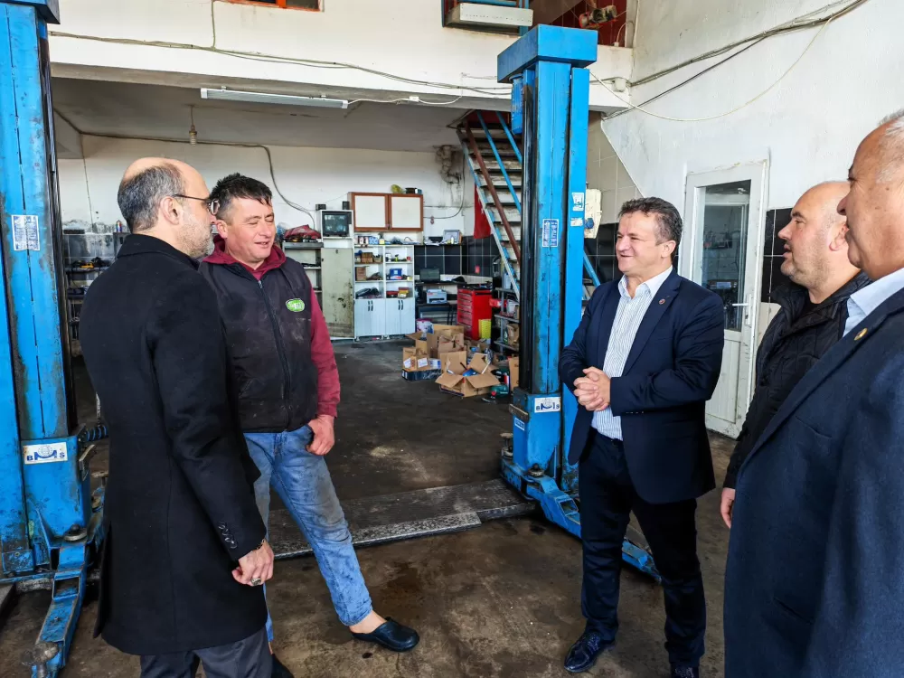 Karamanlı’da AK Parti çıkarması Esnafın talepleri dinlendi