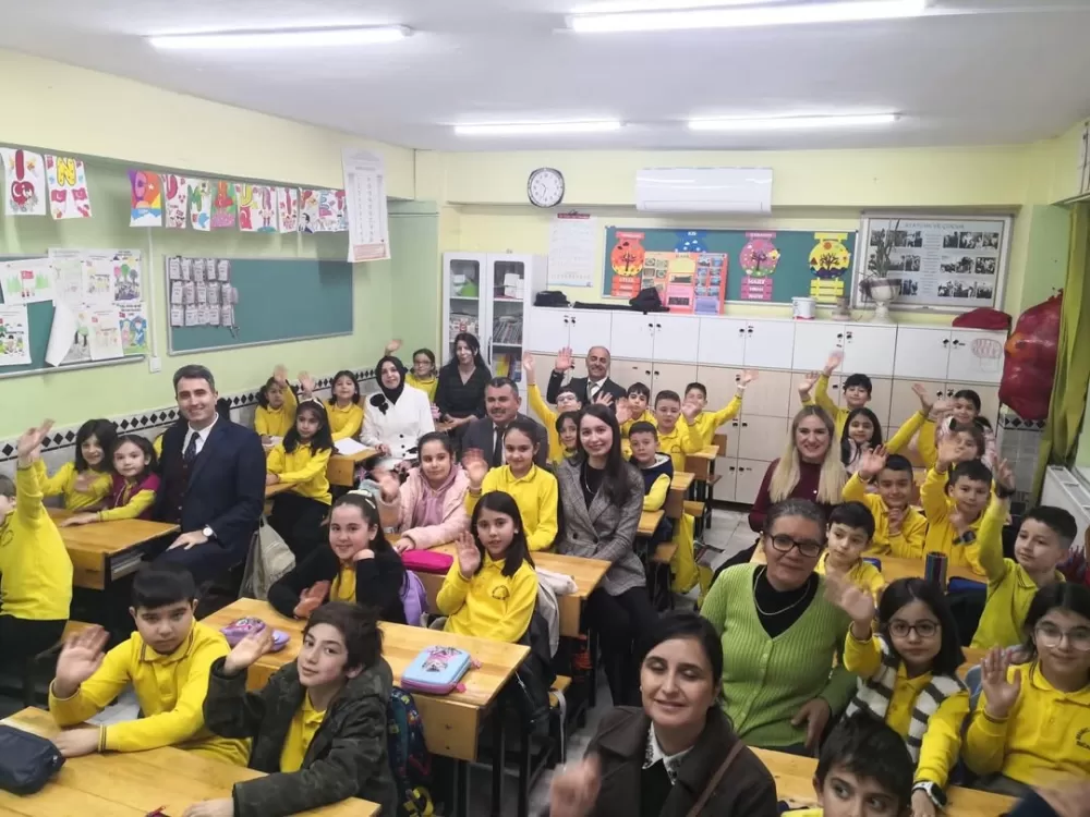 Bucak’ta eğitimde 'Kucaklaşma' mesaisi Kaymakam Kuruca ziyaret etti