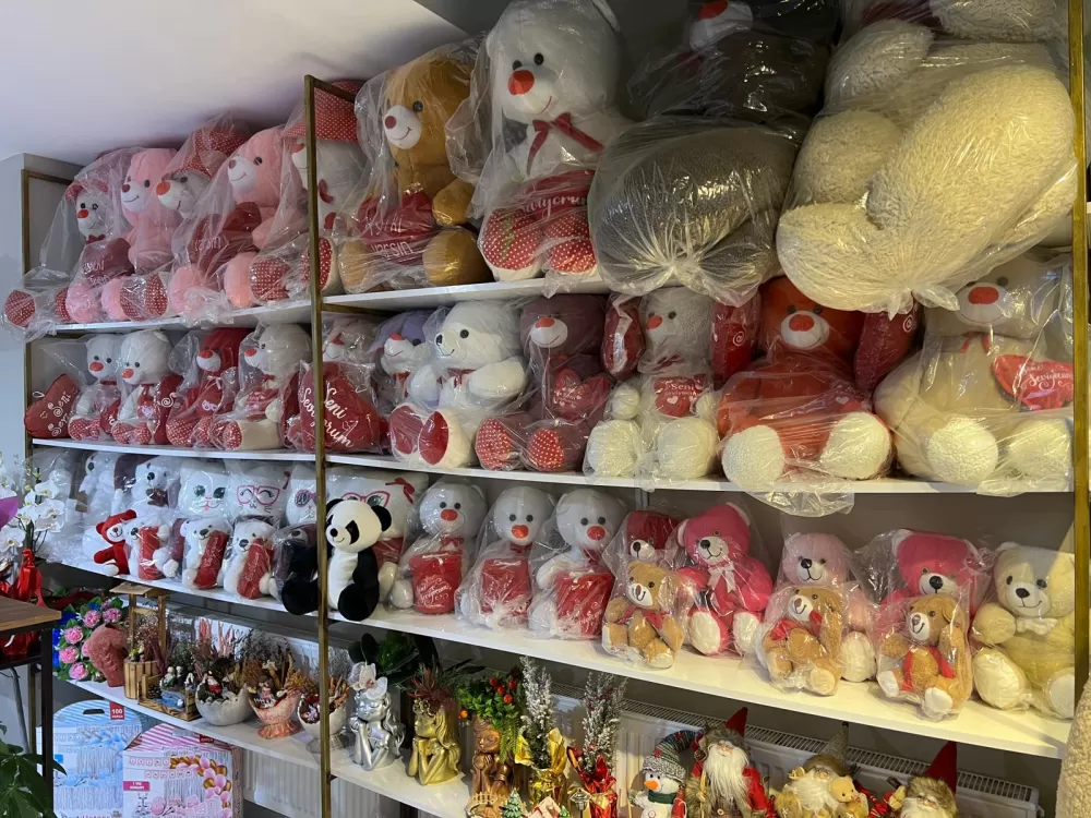 Kelimelerin sustuğu yerde Miraç Çiçekçilik konuşuyor! Bu 14 Şubat’ta mutluluğu hediye edin