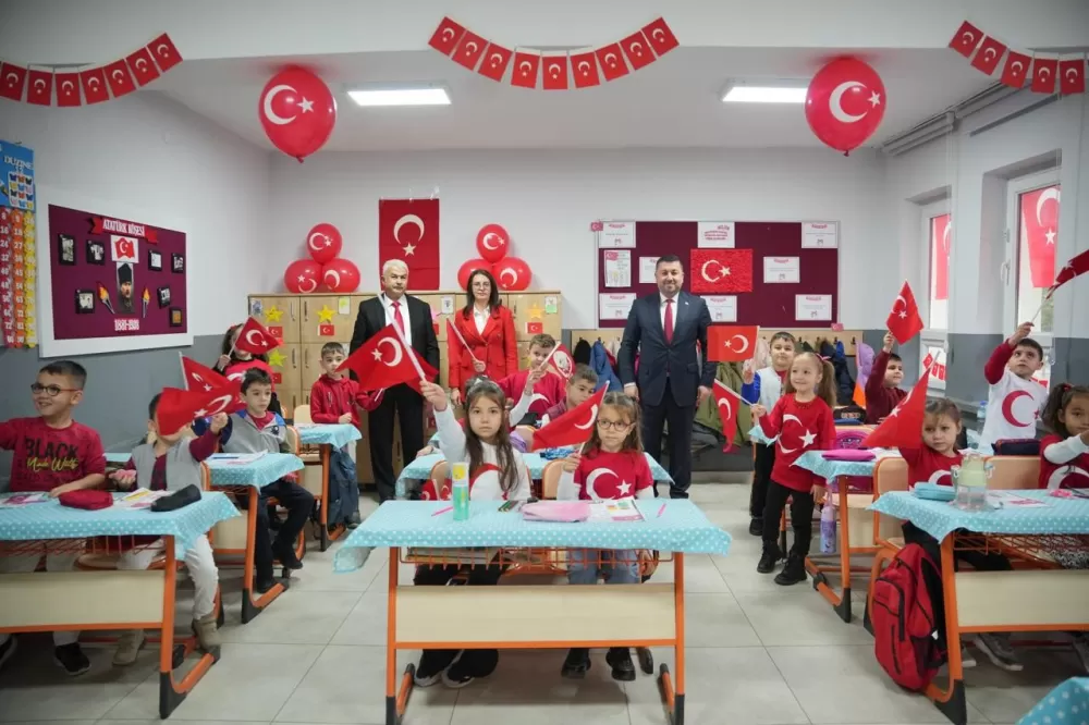 Isparta'daki okullarda ikinci yarıyılın ilk dersi bayrak sevgisi oldu