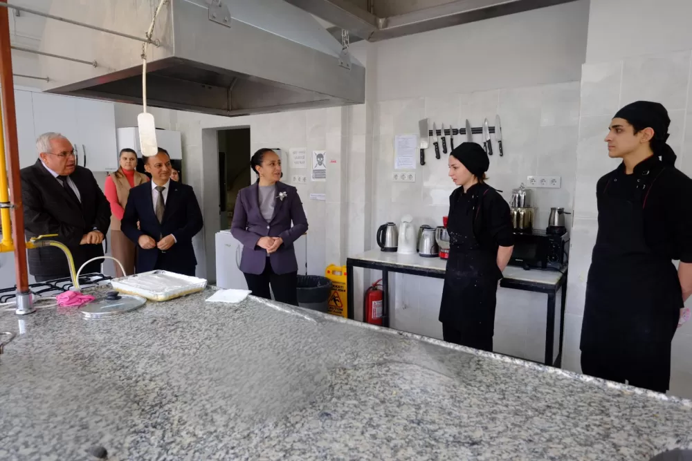 Vali Bilgihan’dan eğitim mesaisi Sınıf ve atölyeleri inceledi