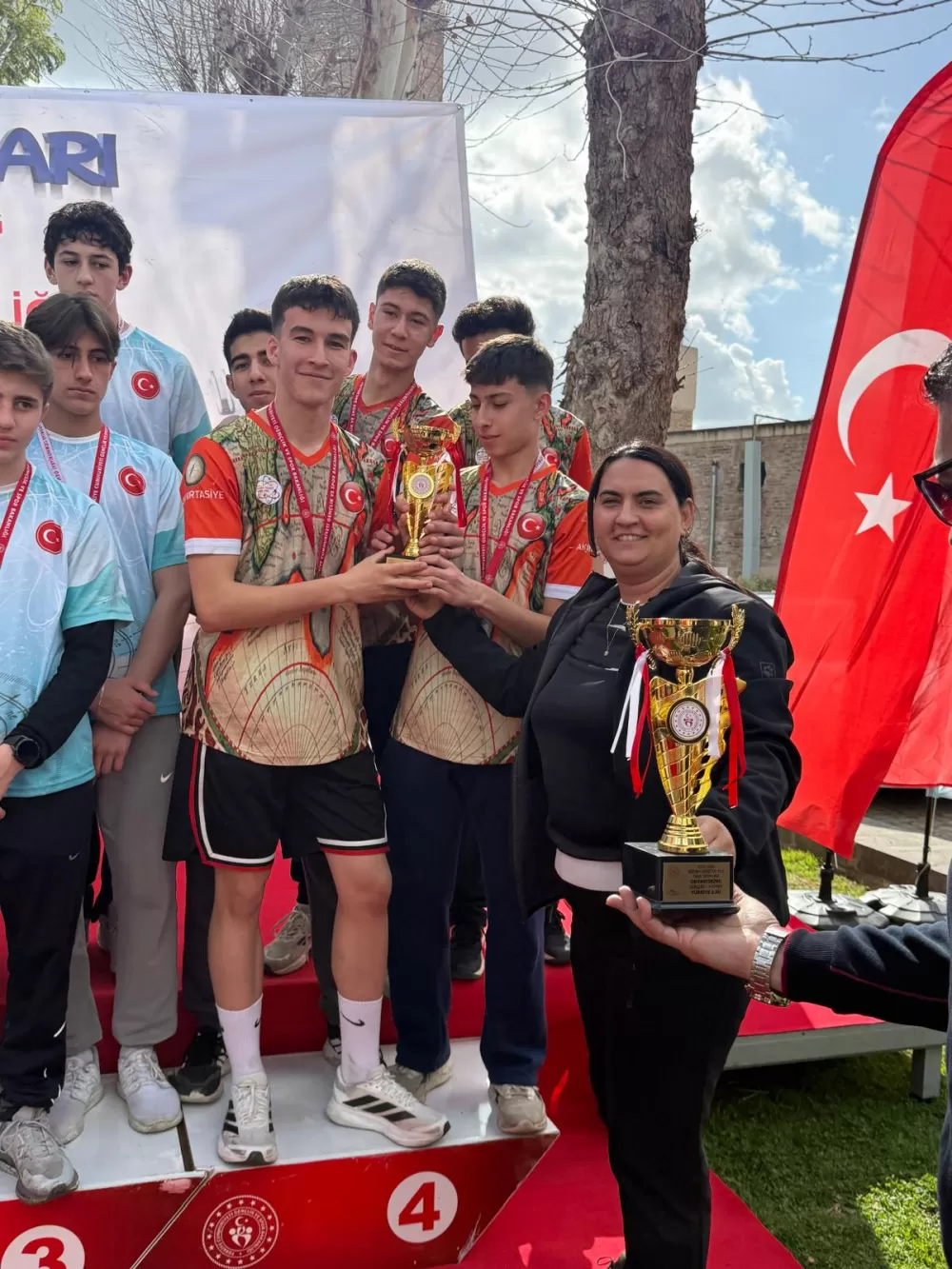 Adana'da nefes kesen final Bucak Adem Tolunay Fen Lisesi Türkiye dördüncüsü