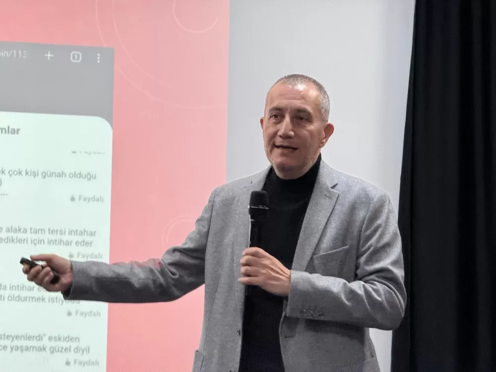 Bucak'ta “Dijital Aile” semineri yoğun katılımla gerçekleştirildi